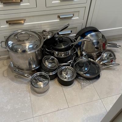LOT 539K: Collection of Pots & Pans