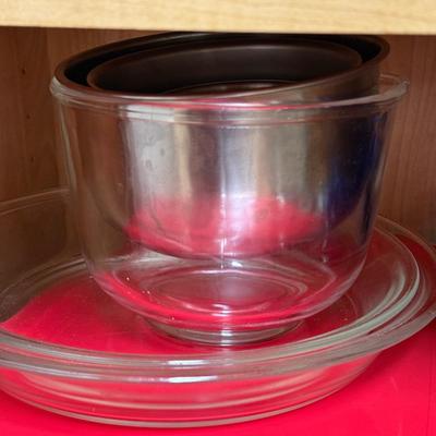 LOT 569F: Collection of Pyrex, Glass Baking Dishes & Mixing Bowls