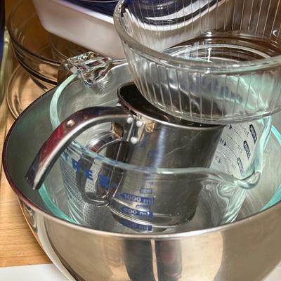 LOT 569F: Collection of Pyrex, Glass Baking Dishes & Mixing Bowls