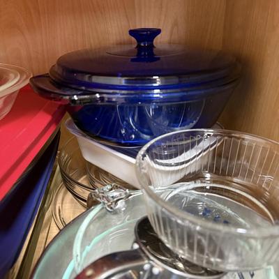 LOT 569F: Collection of Pyrex, Glass Baking Dishes & Mixing Bowls