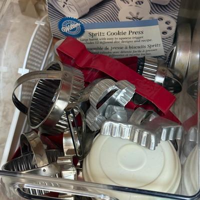 LOT 571K: Kitchen & Baking Collection: Boxed Apple Peeler, Cookie Press & Cutters, More