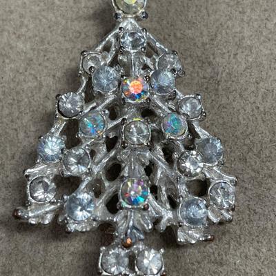 3 vintage brooches 1 is Sarah Cov set