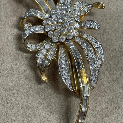 3 vintage brooches 1 is Sarah Cov set