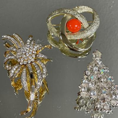 3 vintage brooches 1 is Sarah Cov set