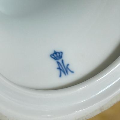 LOT 574D: Cake Plates, Abalone Shell & Disco Tile Placemats and More