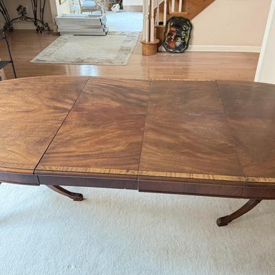 LOT 575D: Long Dining Table w/ 2 Leaves