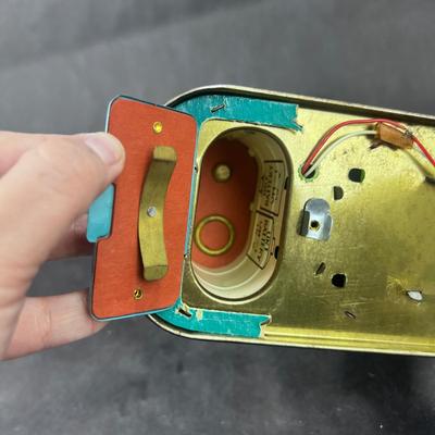 Vintage Battery-Opp | Picnic Bear | Alps