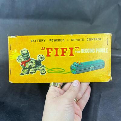 Vintage Battery Opp | Fifi the Begging Poodle | Kramer
