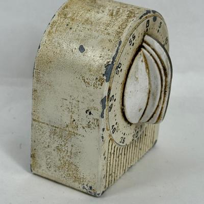 Sale Photo Thumbnail #21: Metal mechanical timer.  Heavy wear, chipped paint and smudges. Tested, works as expected.