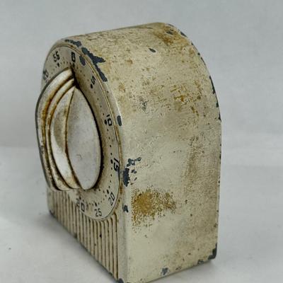 Sale Photo Thumbnail #22: Metal mechanical timer.  Heavy wear, chipped paint and smudges. Tested, works as expected.