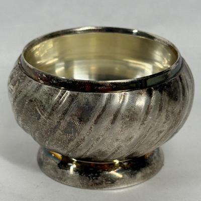 Sale Photo Thumbnail #16: Approx. 1-5/8" high. No lid or markings, some external tarnish but otherwise in very good condition.