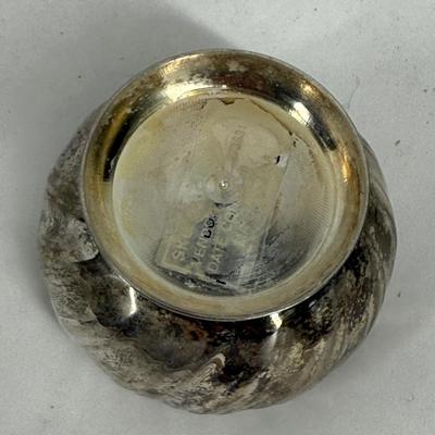 Sale Photo Thumbnail #17: Approx. 1-5/8" high. No lid or markings, some external tarnish but otherwise in very good condition.