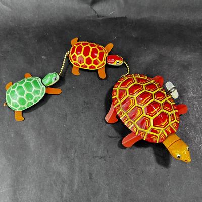Vintage Wind-Up | Turtle Family | Modern Toys