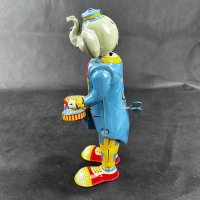 Modern Vintage | FOSSIL Brand | Drumming Elephant