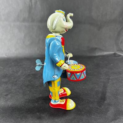 Modern Vintage | FOSSIL Brand | Drumming Elephant