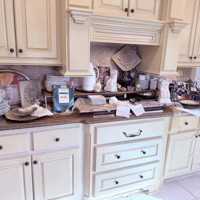 Sale Photo Thumbnail #56: - Shelving and wood planks are  not included
NO CHERRY PICKING or taking ONLY the items you want and leaving the rest or you will be banned! Please arrive with enough time to load. Bring boxes/any tools to assemble /dolly/people to help load/etc.
- Questi