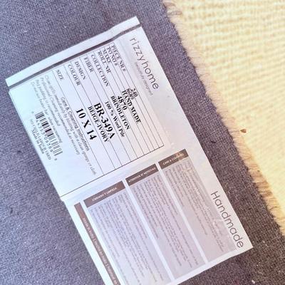 Lot 12: 10 x 14 Wool Rug