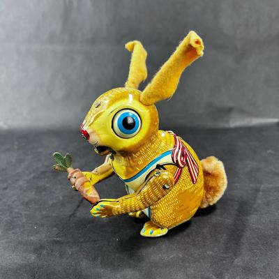 Vintage Wind-Up | Carrot Bunny | Alps
