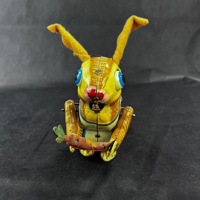 Vintage Wind-Up | Carrot Bunny | Alps