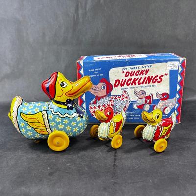 Vintage Tin Litho | Ducky Ducklings | Wyandotte Toys