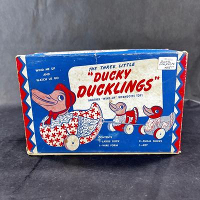Vintage Tin Litho | Ducky Ducklings | Wyandotte Toys