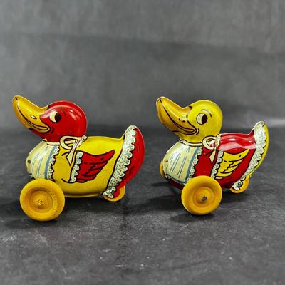 Vintage Tin Litho | Ducky Ducklings | Wyandotte Toys