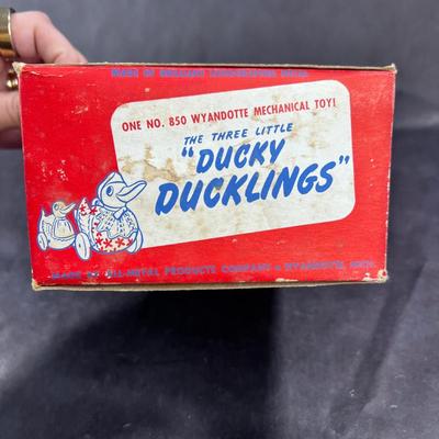 Vintage Tin Litho | Ducky Ducklings | Wyandotte Toys