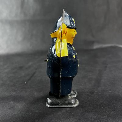 Vintage Wind-Up | Bobby the Walking Policeman