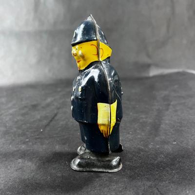 Vintage Wind-Up | Bobby the Walking Policeman