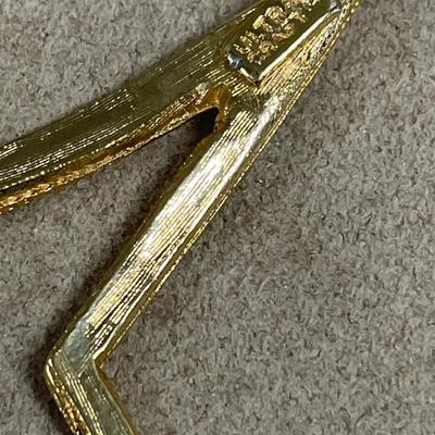 Ultra Craft pin and giraffe pin