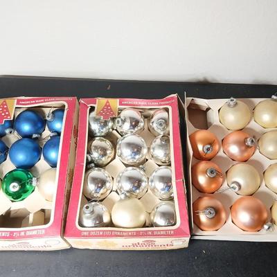 Vintage glass Christmas bulbs / ornaments Made in USA