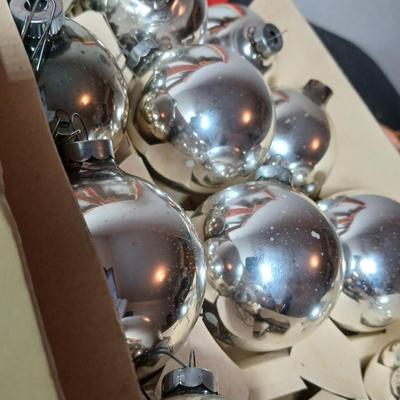 Vintage glass Christmas bulbs / ornaments Made in USA