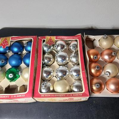 Vintage glass Christmas bulbs / ornaments Made in USA
