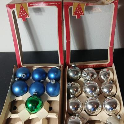 Vintage glass Christmas bulbs / ornaments Made in USA