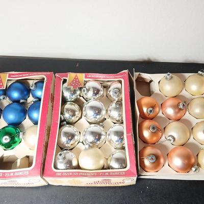Vintage glass Christmas bulbs / ornaments Made in USA