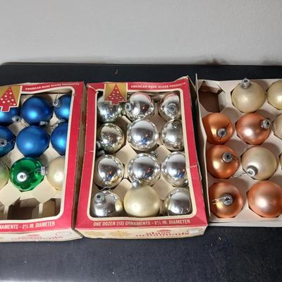 Vintage glass Christmas bulbs / ornaments Made in USA