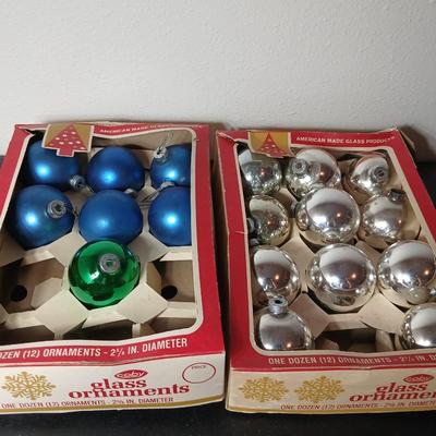 Vintage glass Christmas bulbs / ornaments Made in USA