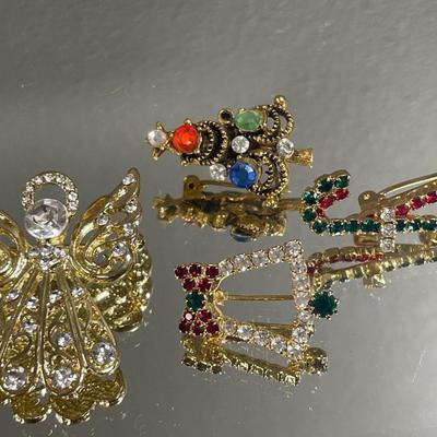 Small Christmas pins