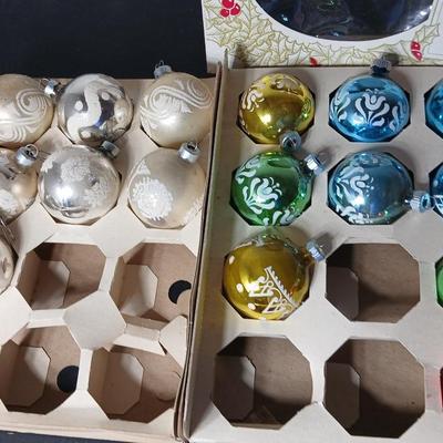 Vintage Shiny Brite Christmas ornaments - Frosted and stenciled