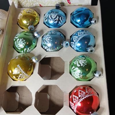 Vintage Shiny Brite Christmas ornaments - Frosted and stenciled