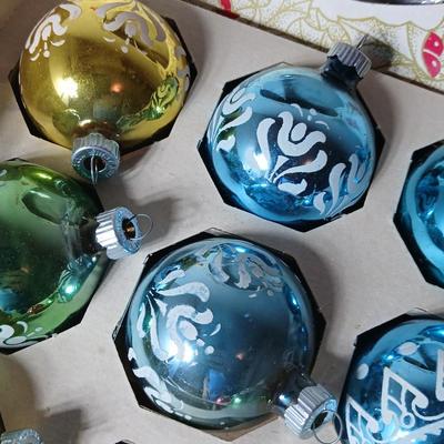 Vintage Shiny Brite Christmas ornaments - Frosted and stenciled