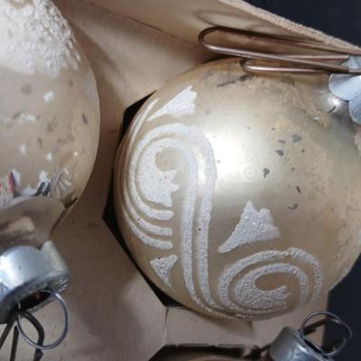 Vintage Shiny Brite Christmas ornaments - Frosted and stenciled