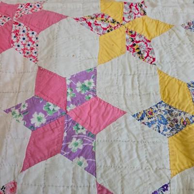 Vintage handmade star pattern quilt -