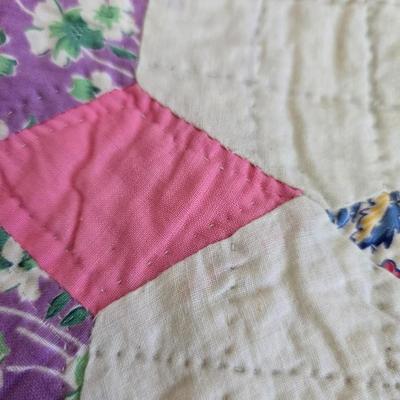 Vintage handmade star pattern quilt -