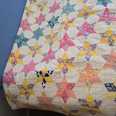 Vintage handmade star pattern quilt -