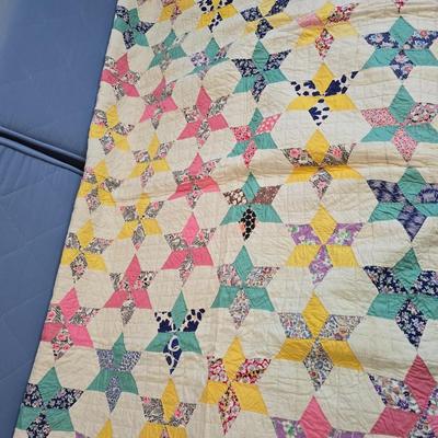 Vintage handmade star pattern quilt -