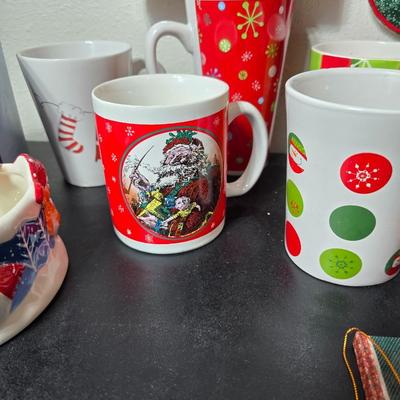 Small Christmas Decorations - Mostly Kitchen decor & mugs and Dishware Christmas items