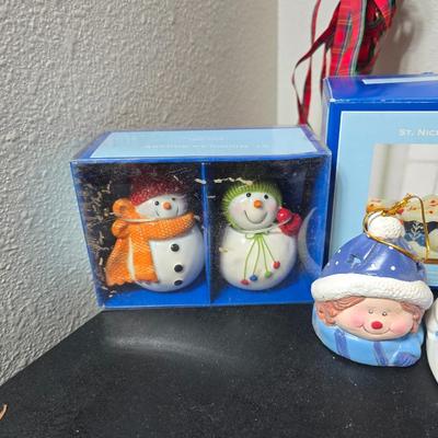 Small Christmas Decorations - Mostly Kitchen decor & mugs and Dishware Christmas items