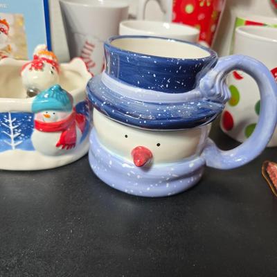 Small Christmas Decorations - Mostly Kitchen decor & mugs and Dishware Christmas items