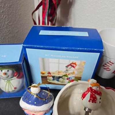 Small Christmas Decorations - Mostly Kitchen decor & mugs and Dishware Christmas items